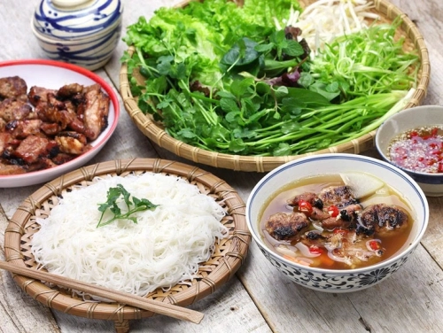 Việt Nam lọt top 4 quốc gia có nền ẩm thực hàng đầu thế giới năm 2025