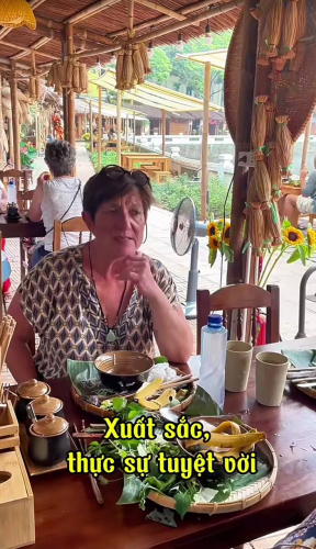 Nữ du khách Pháp 1