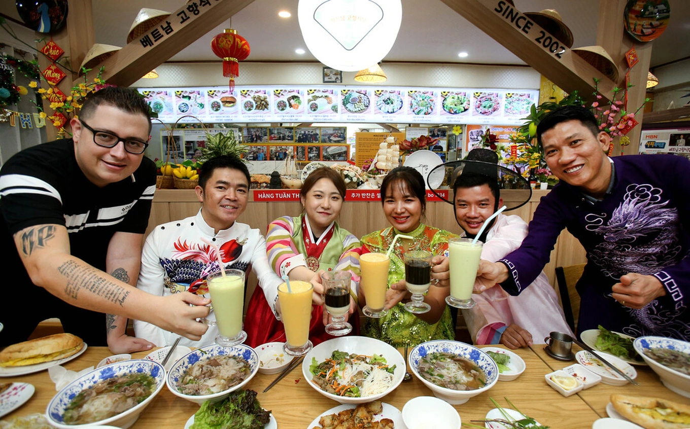 Sang Hàn bán phở 2