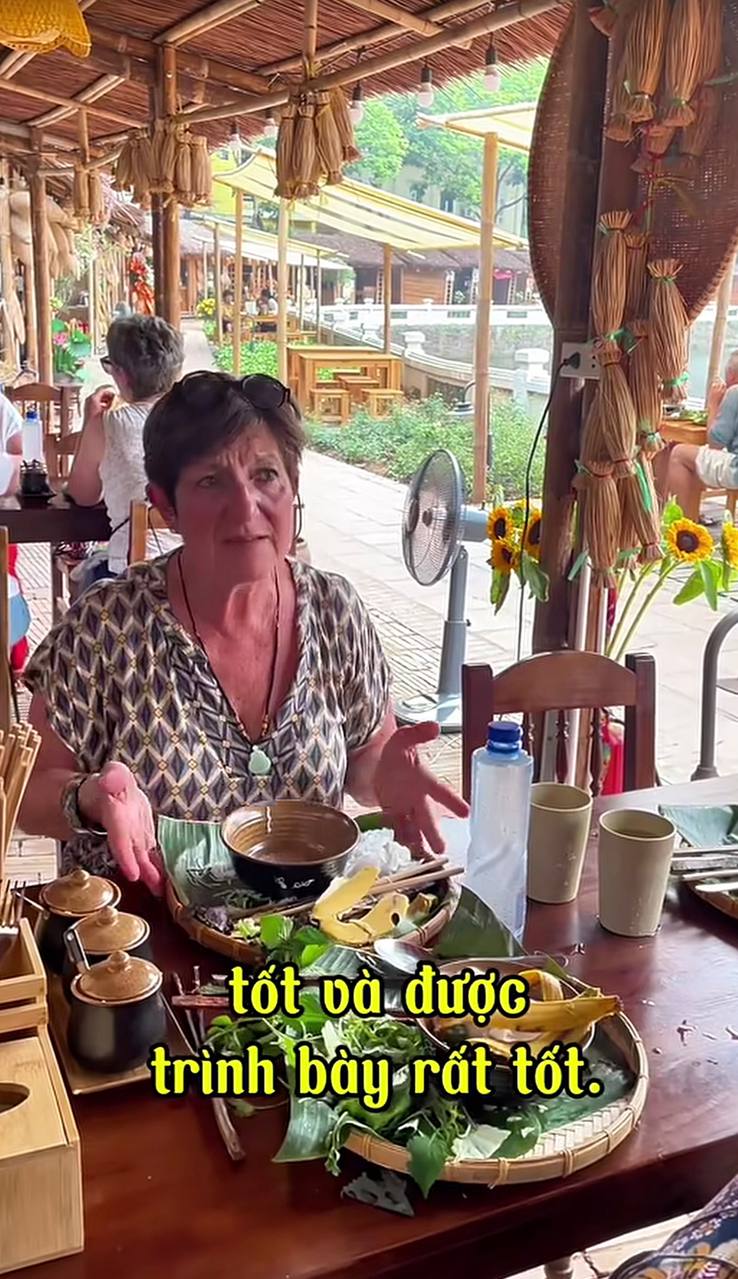 Nữ du khách Pháp 1