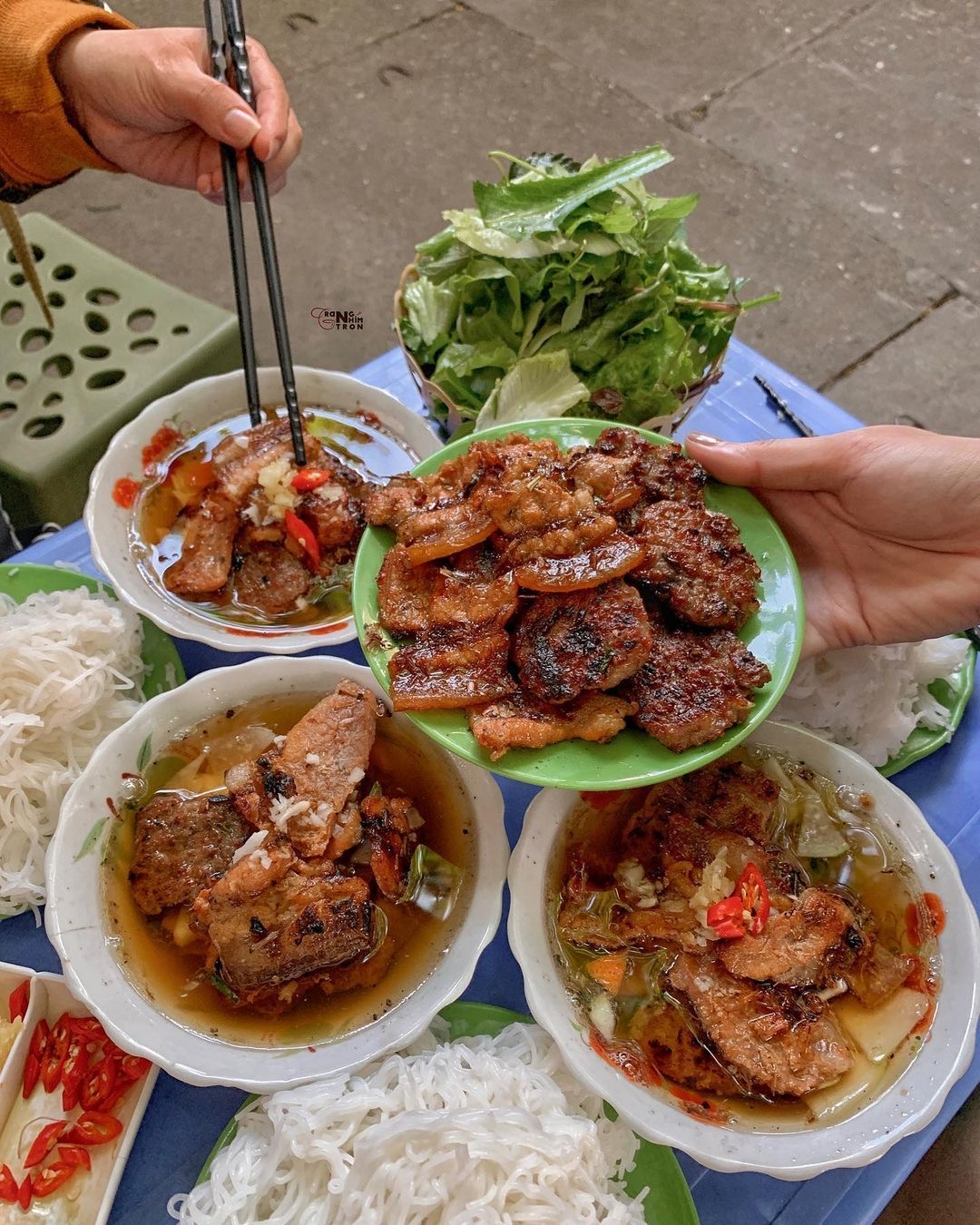 Nữ du khách Pháp 1