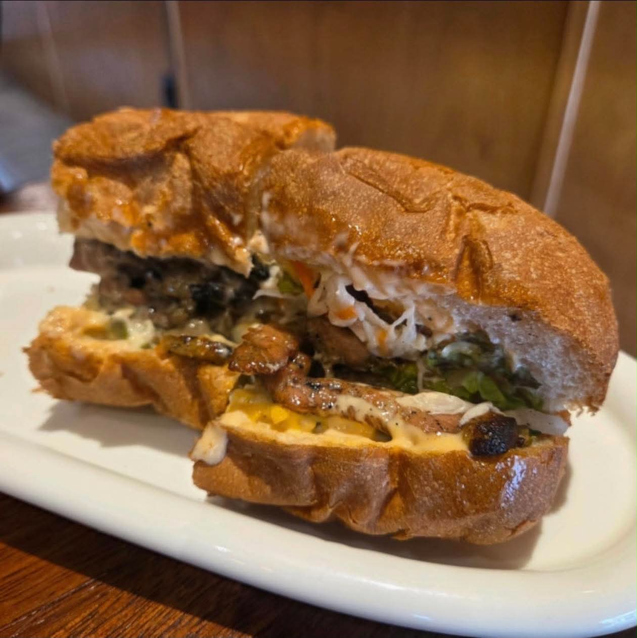 Bánh mì Việt Nam giòn rụm đầy đặn nhân